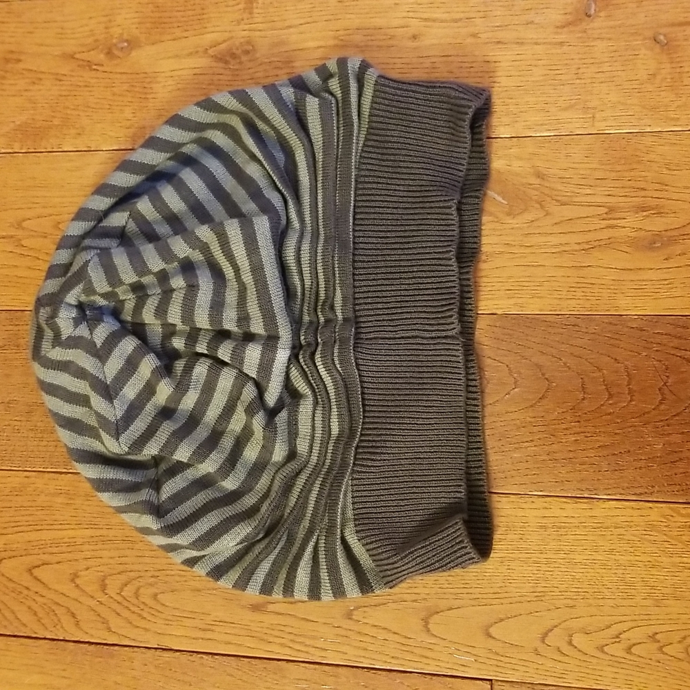 Bench beanie - Picture 2 of 3